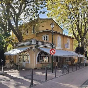 De La Loube Hotel La Roquebrussanne